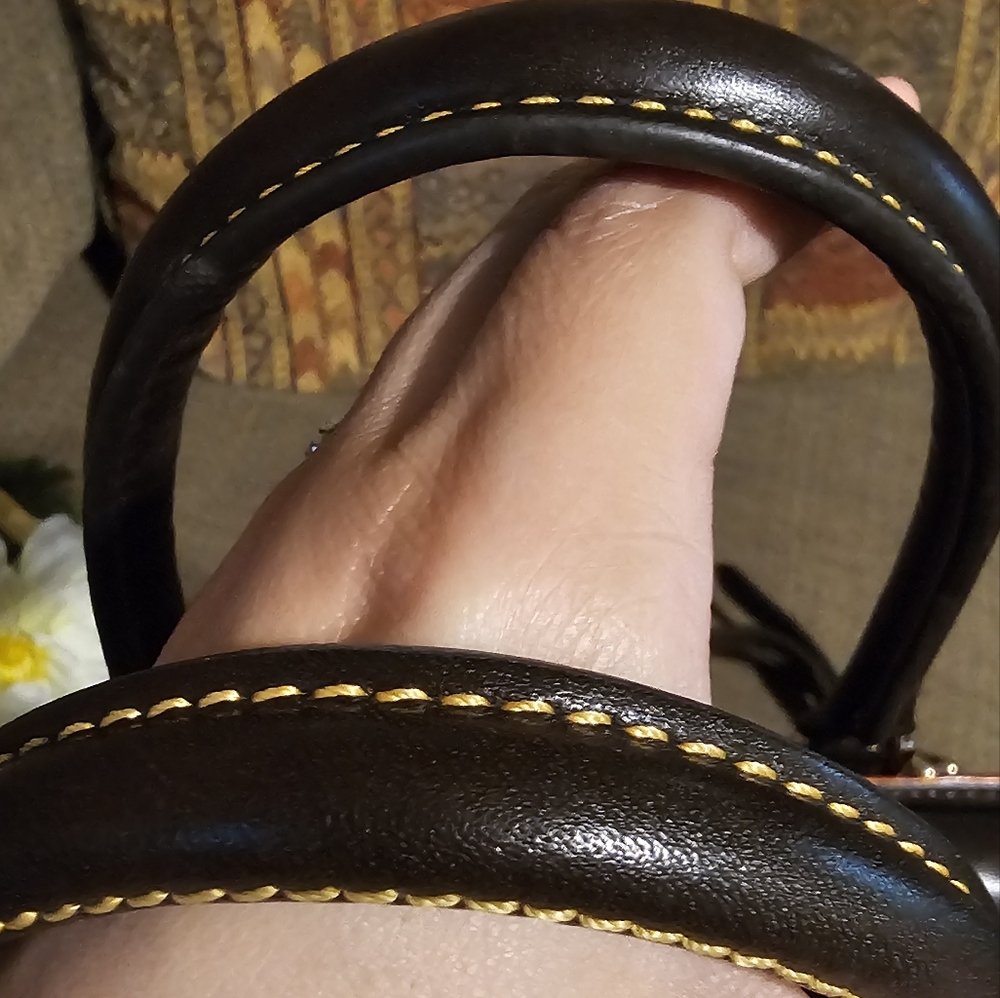 Dooney & Bourke Croc Embossed Learher Janine Handbag strap EUC - Picture 9 of 16
